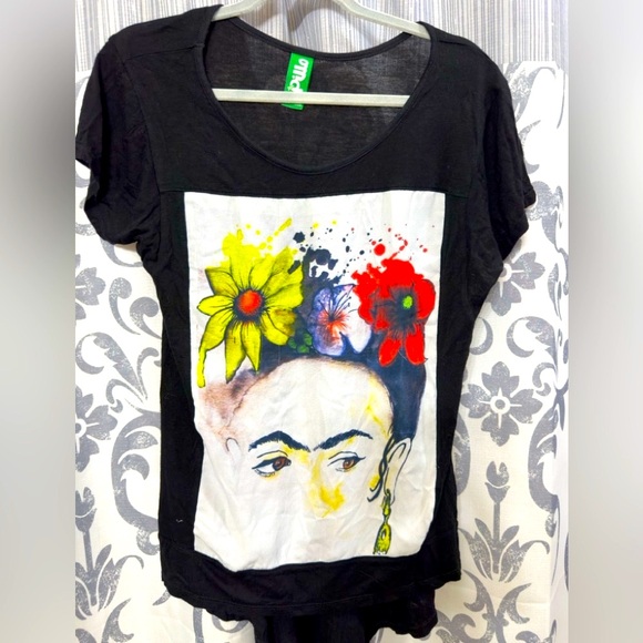 Frida Kahlo Tops - EUC Frida Kahlo Self-Portrait Black Tee Size‎ M